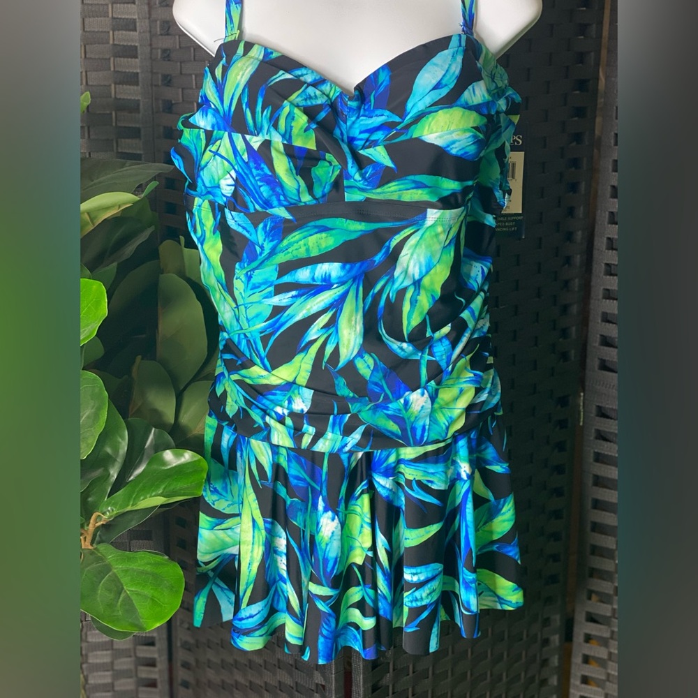 Chaps slimming fit swim dress